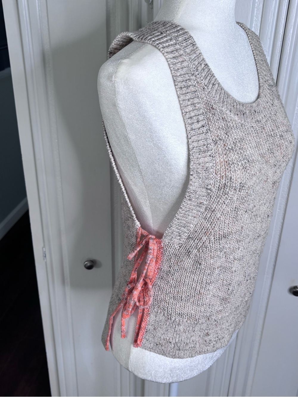 Pilcro Speckled Cream Knit Tank with side ties size Small - Picture 5 of 9